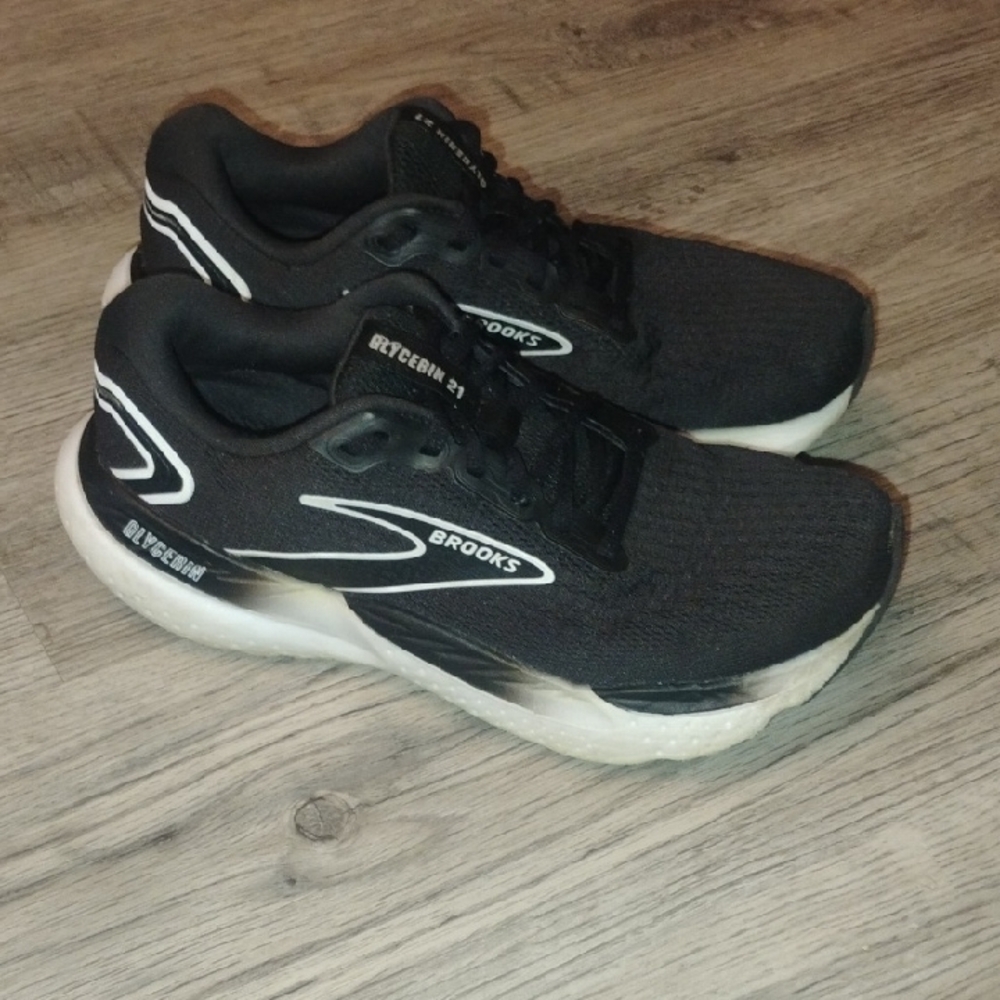 Brooks Glycerin 21Men's Black and White Athletic Shoesv Size 9